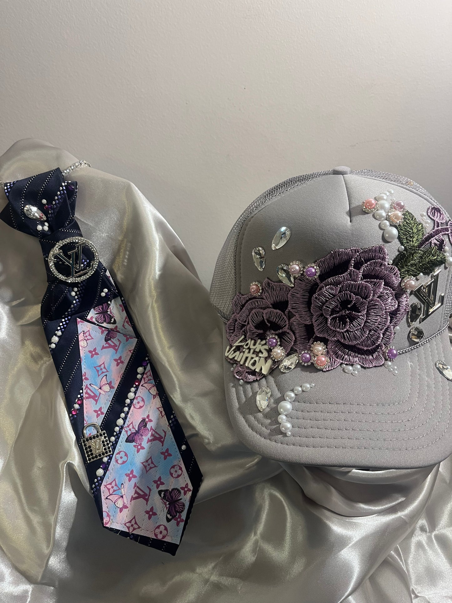 Bougie trucker hat & Upcycled necktie sets