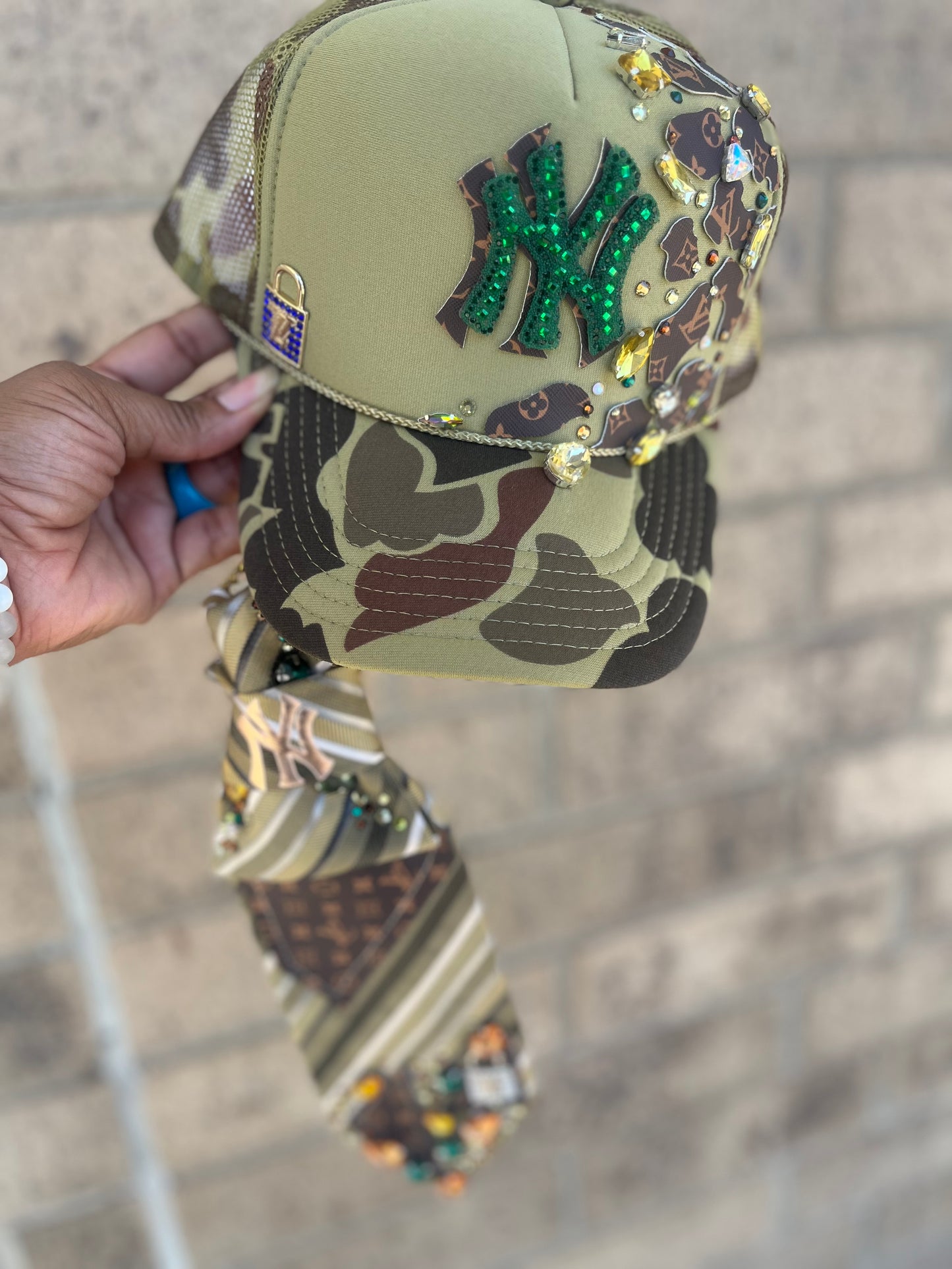 Bougie trucker hat & Upcycled necktie sets