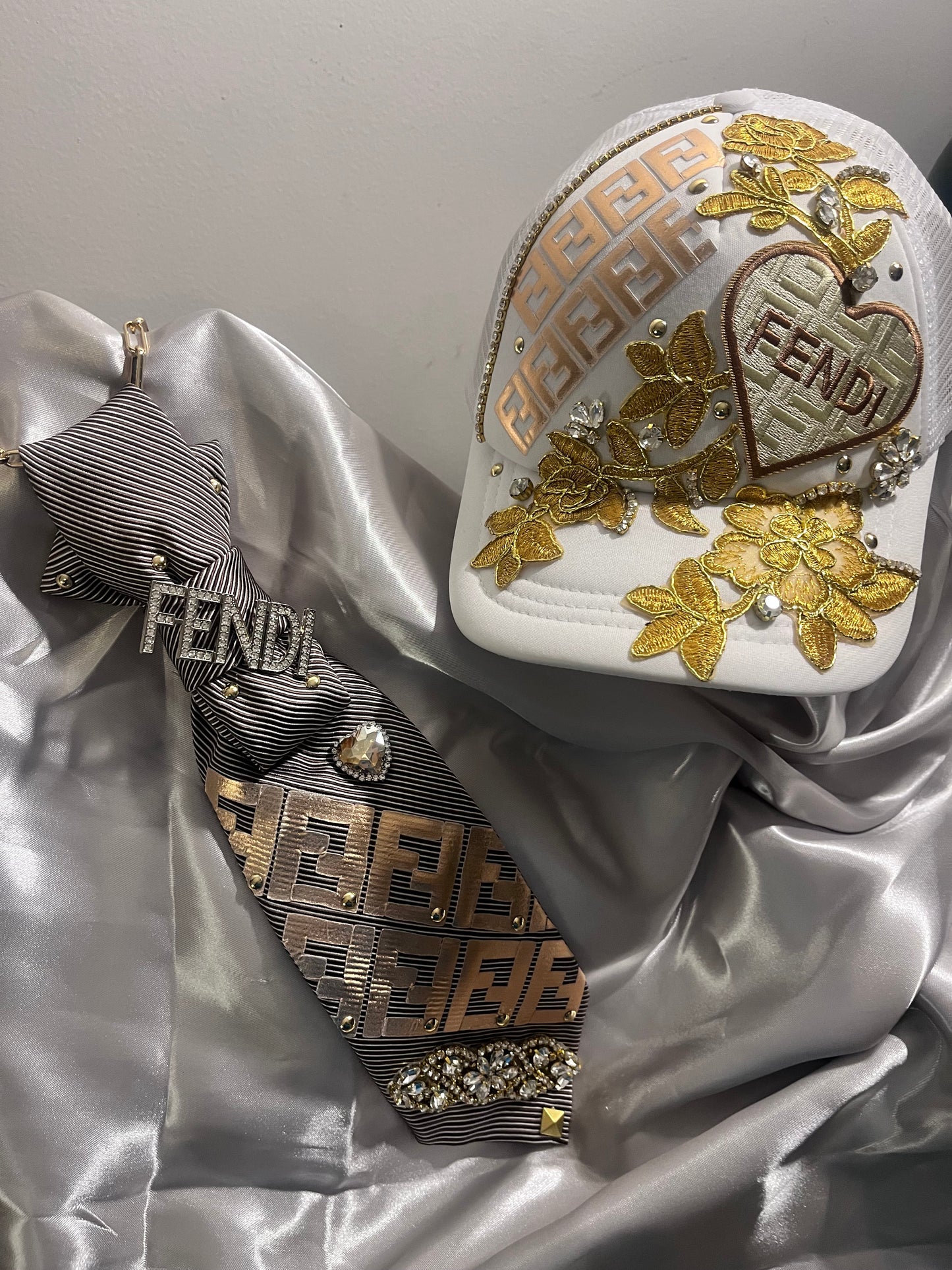 Bougie trucker hat & Upcycled necktie sets