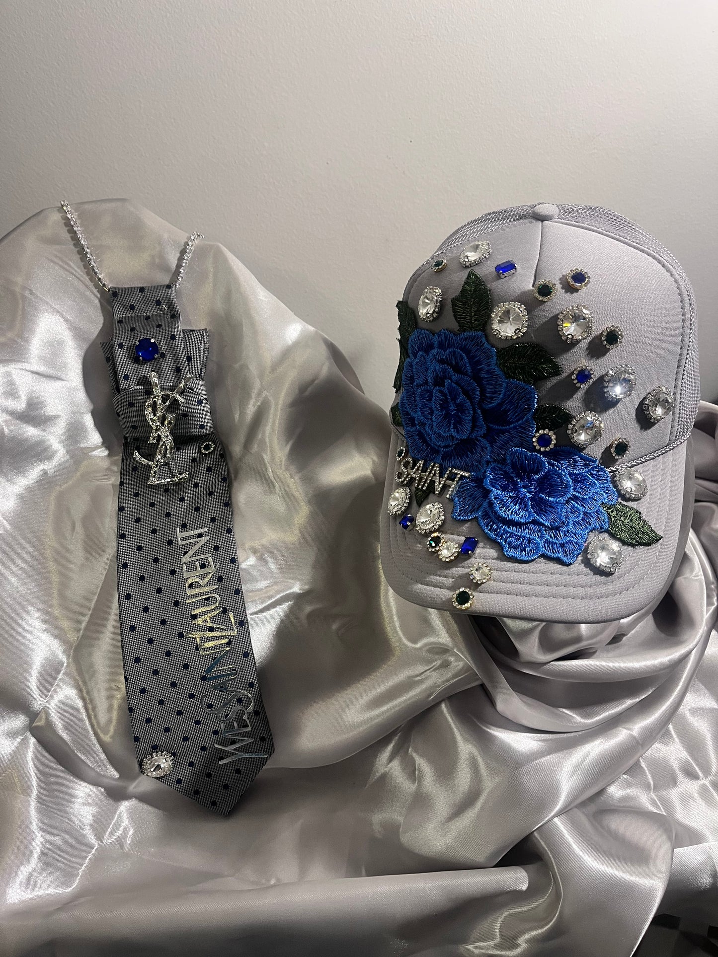 Bougie trucker hat & Upcycled necktie sets