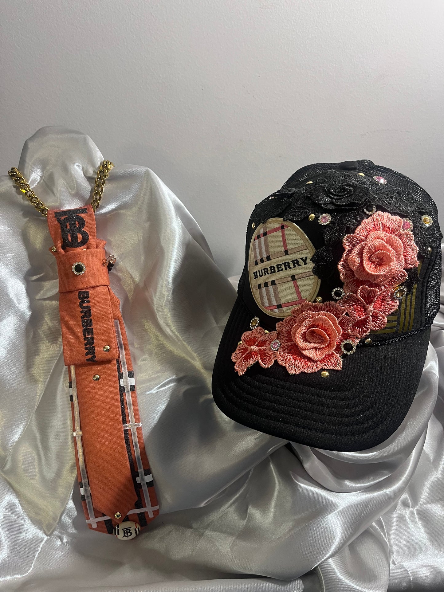 Bougie trucker hat & Upcycled necktie sets