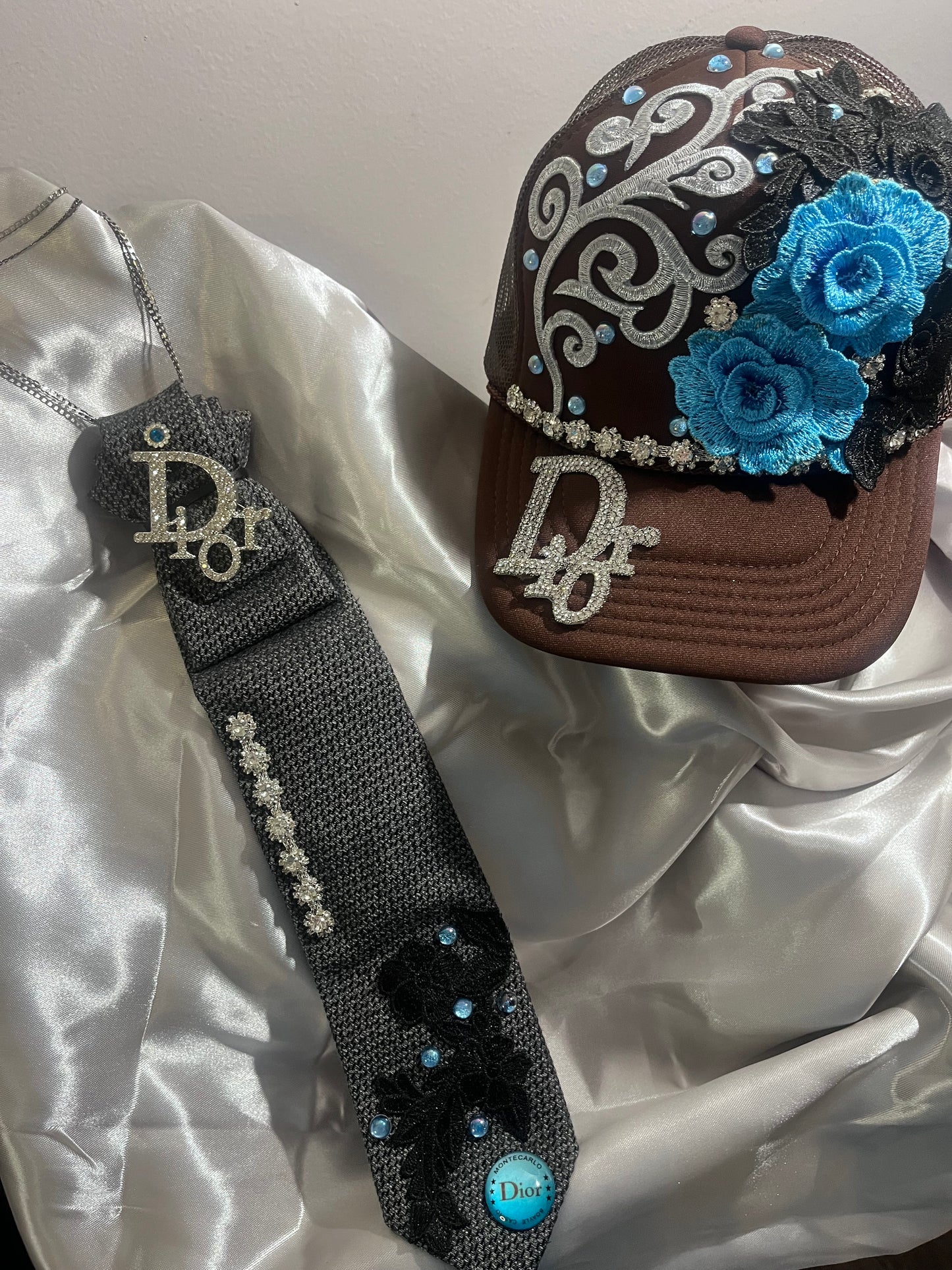 Bougie trucker hat & Upcycled necktie sets