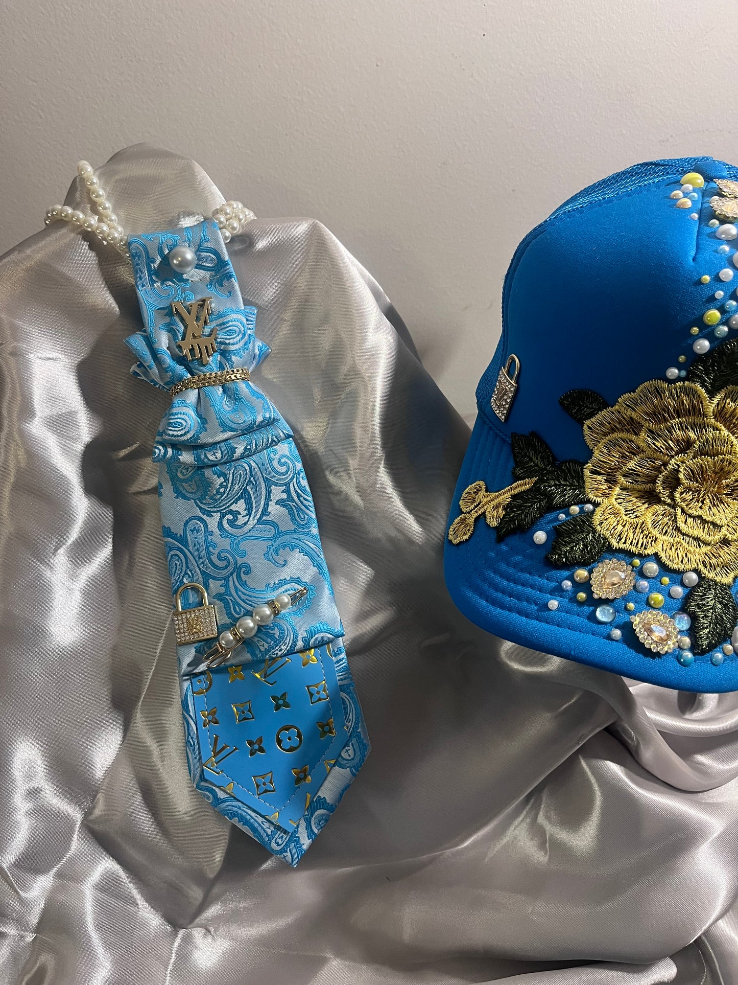 Bougie trucker hat & Upcycled necktie sets