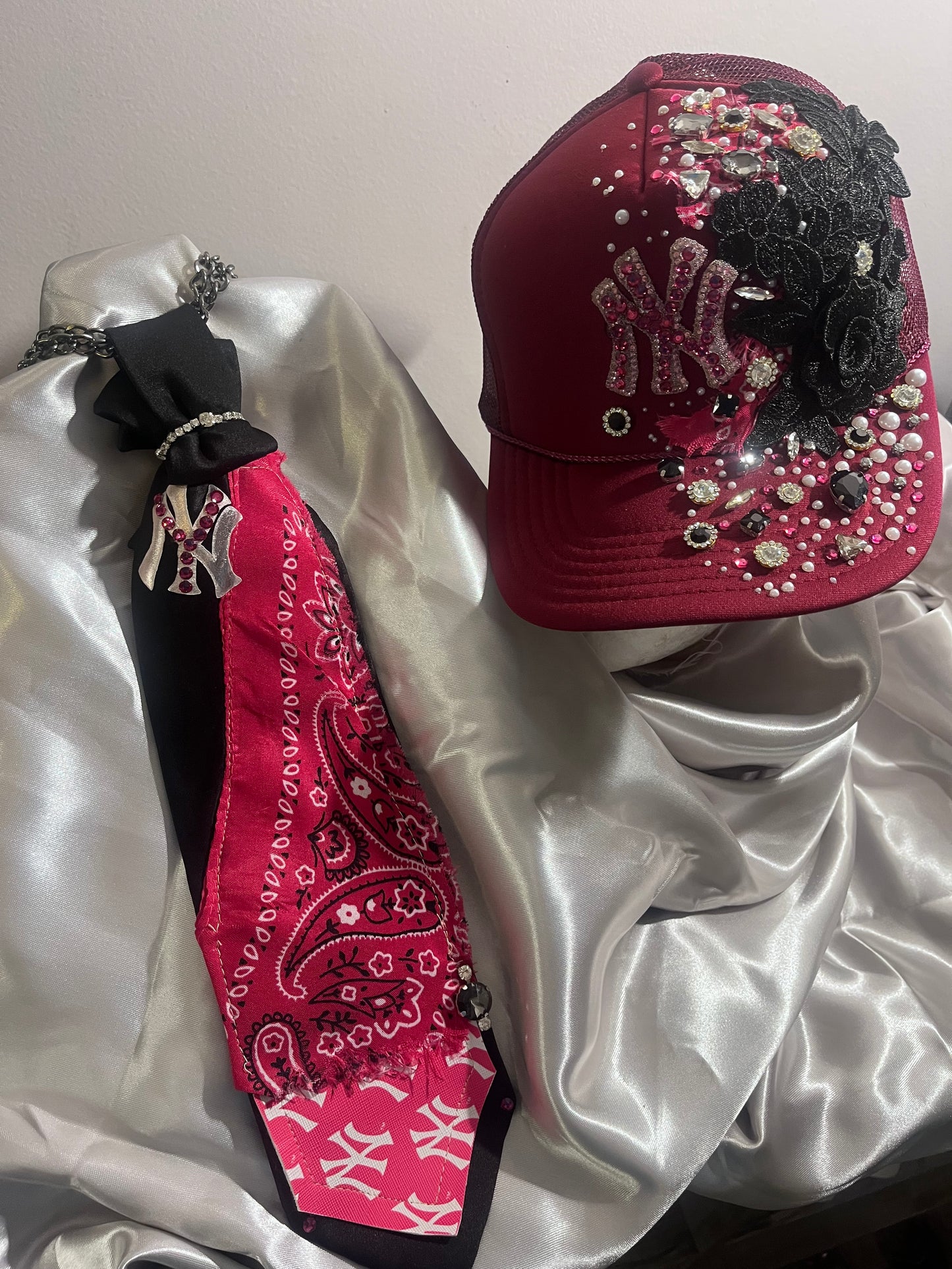 Bougie trucker hat & Upcycled necktie sets
