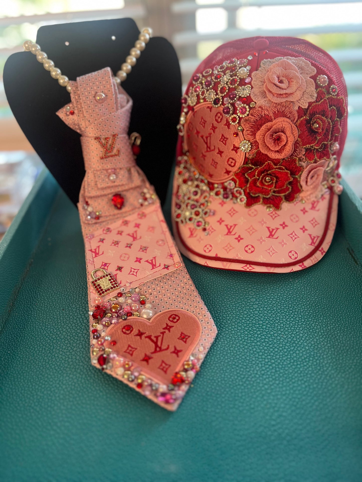 Bougie trucker hat & Upcycled necktie sets